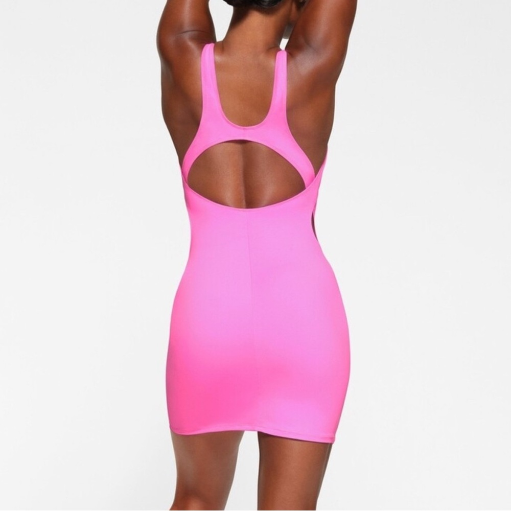 SKIMS SWIM DRESS TAFFY NWOT MEDIUM - Picture 3 of 3